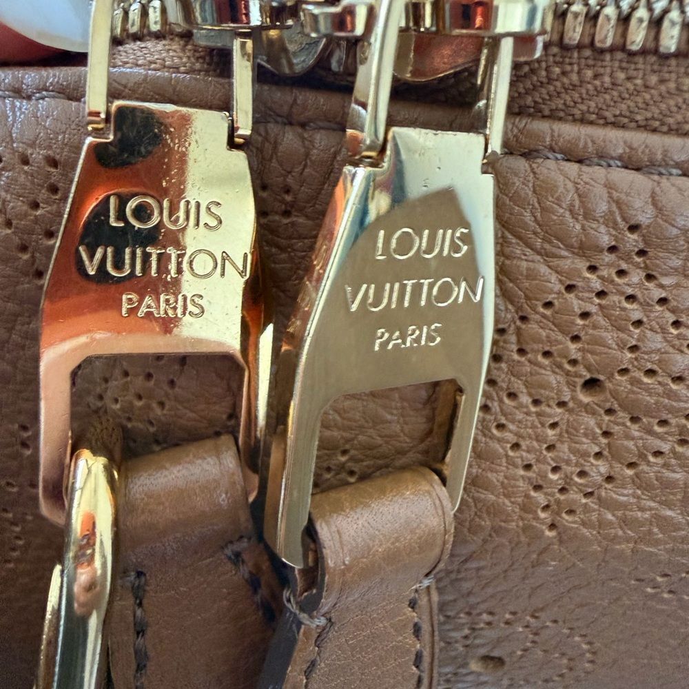 Louis Vuitton Caramel Crossbody Handbag with Bag Charm and Pouchette - Picture 7 of 16
